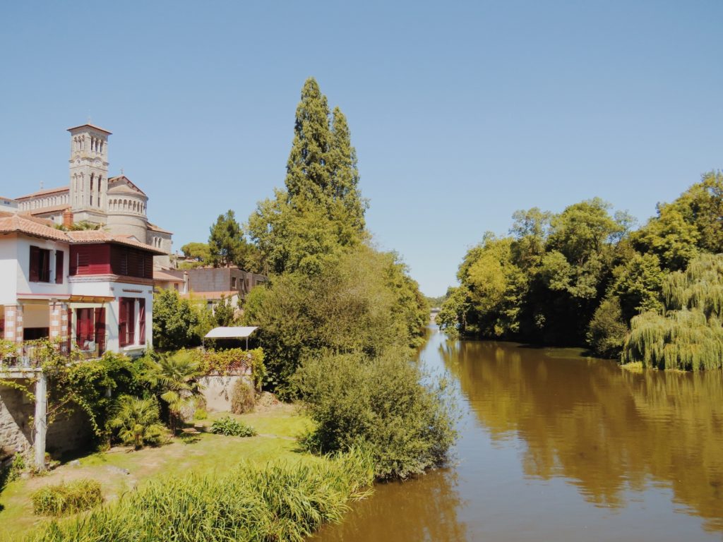 Et si vous partiez visiter Clisson ? Cette petite cité de caractère est un incontournable.