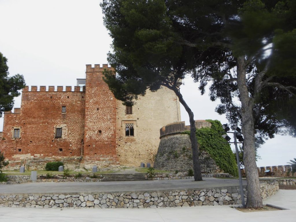 le château de castelldefels, près de barcelone